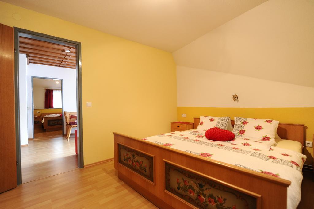 Fruehstueckspension Lach Bed & Breakfast Eberndorf Bagian luar foto