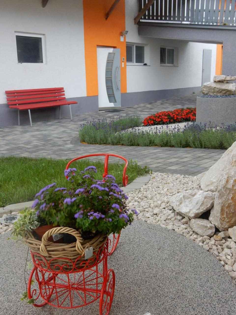 Fruehstueckspension Lach Bed & Breakfast Eberndorf Bagian luar foto