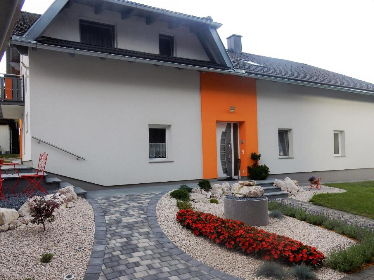 Fruehstueckspension Lach Bed & Breakfast Eberndorf Bagian luar foto