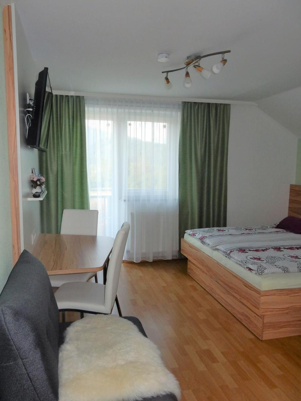 Fruehstueckspension Lach Bed & Breakfast Eberndorf Bagian luar foto